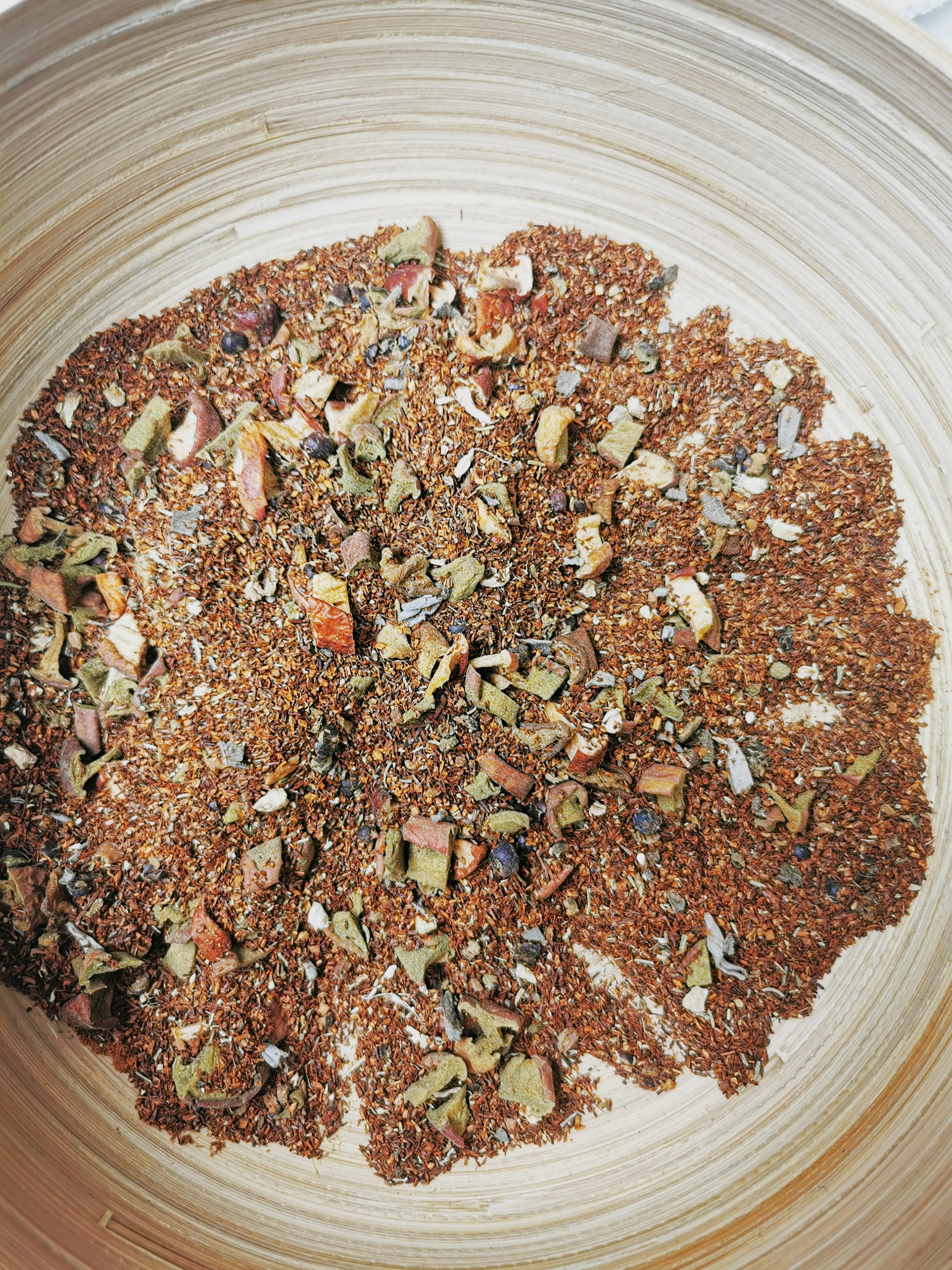 Evergreen Ember tin with herbs and spices – earthy rooibos and juniper herbal infusion